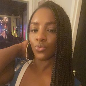 Meet your Posher, Bee